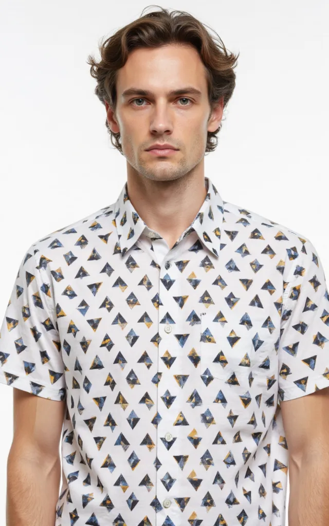 A French model wearing a Triangular pattern   printed shirt, against a white background, in a front   facing bust portrait